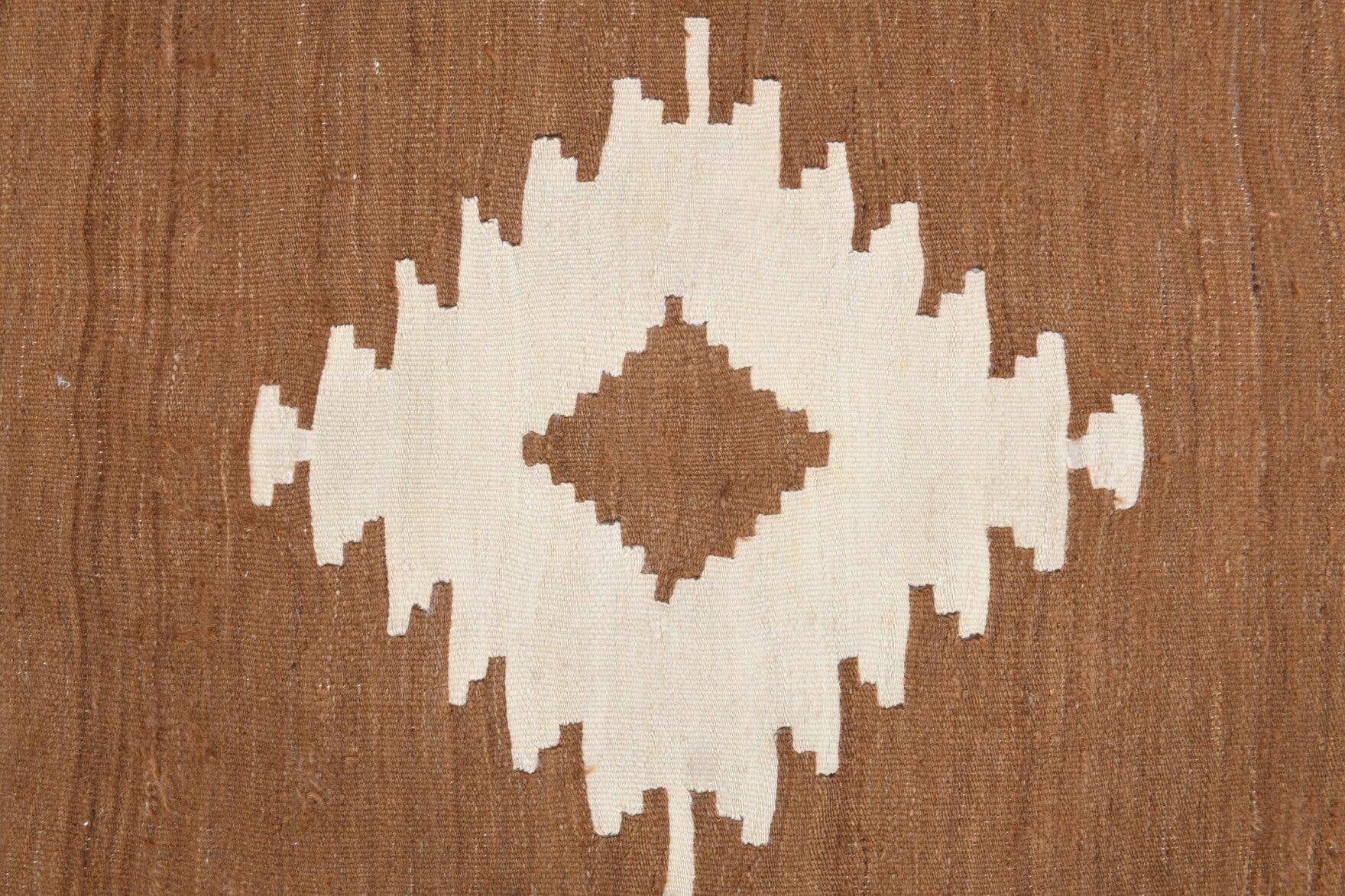 Authentic Anatolian vintage kilim rug (1960s) with medallion design – one-of-a-kind at Fame Rugs