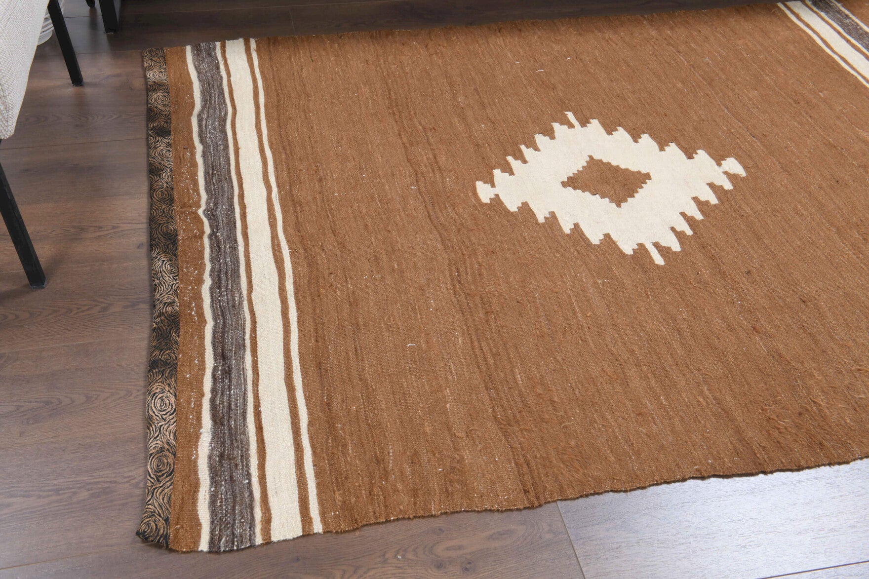 Hand-crafted Anatolian vintage kilim Thalopeleia in wool, 1960s