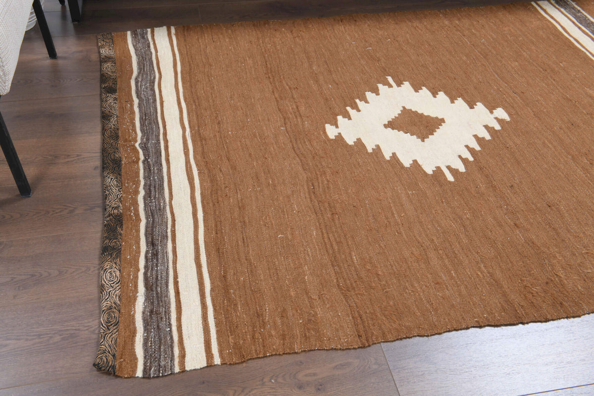 Hand-crafted Anatolian vintage kilim Thalopeleia in wool, 1960s