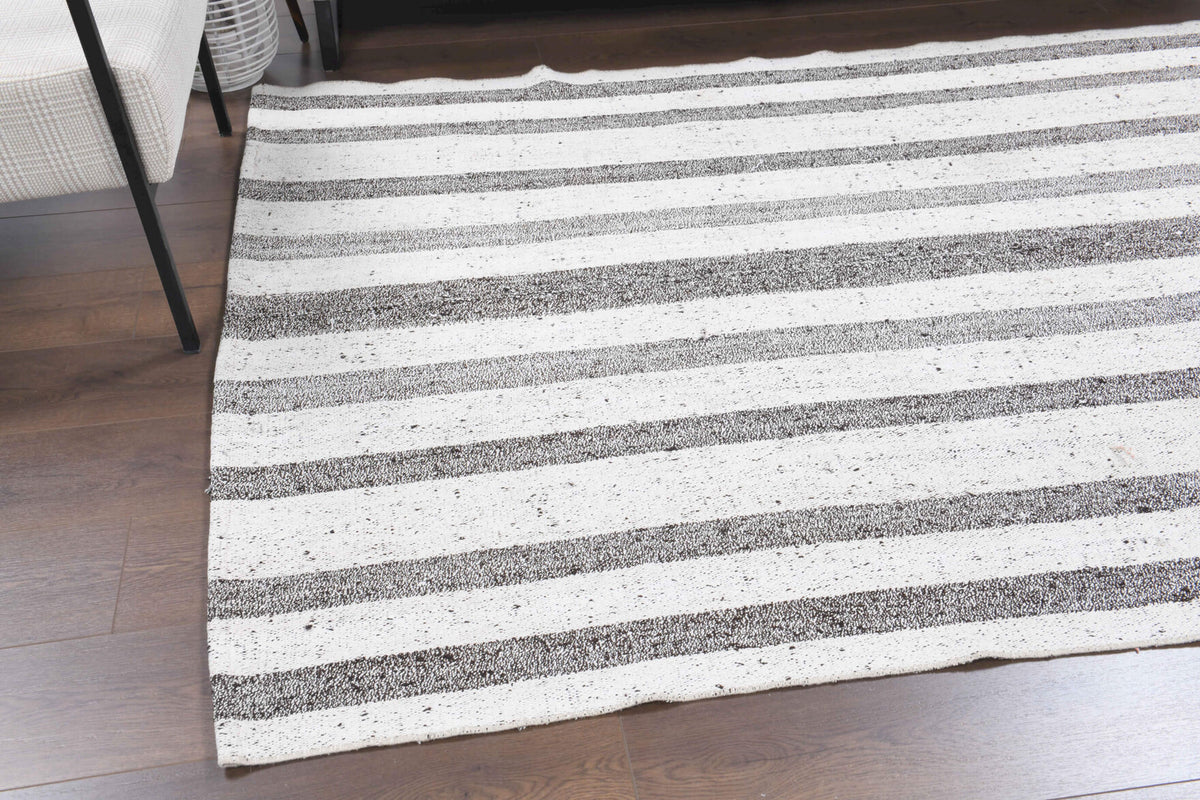 157x230 cm vintage Anatolian kilim rug – Syunik, flatweave, wool