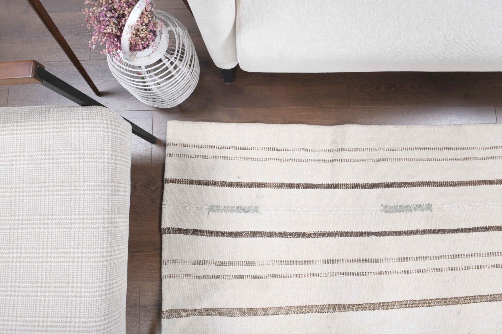 Handwoven flatweave wool kilim from Anatolia, Turkey – White Kilim Handmade Vintage Rug 4'8" x 8'2"