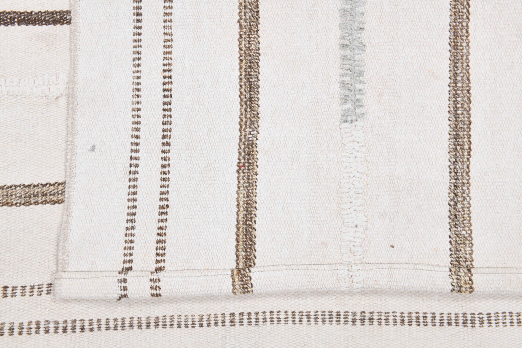 Hand-crafted Anatolian vintage kilim Stenanthe in wool, 1960s