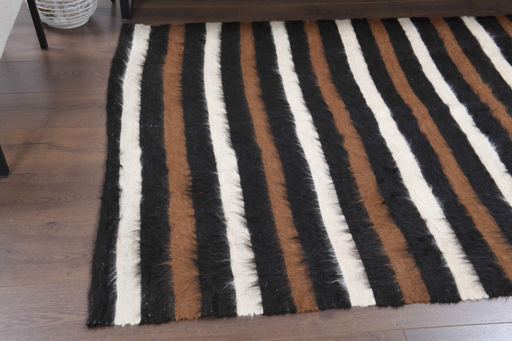 Sosimorphe – vintage striped kilim for living room or bedroom, 4'3" x 5'11" (130x181 cm)