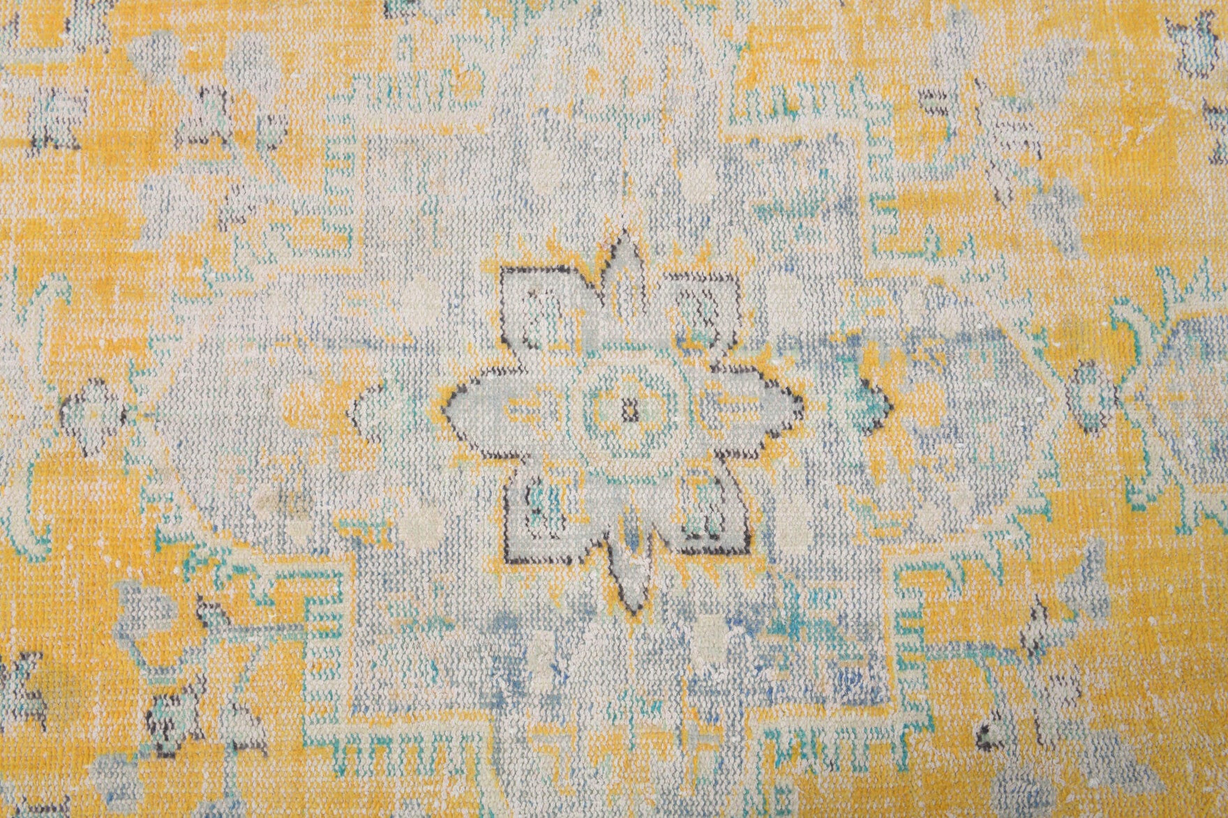 Sitarekusa rug: 1970s handmade Anatolian rug with oriental motifs and cotton backing