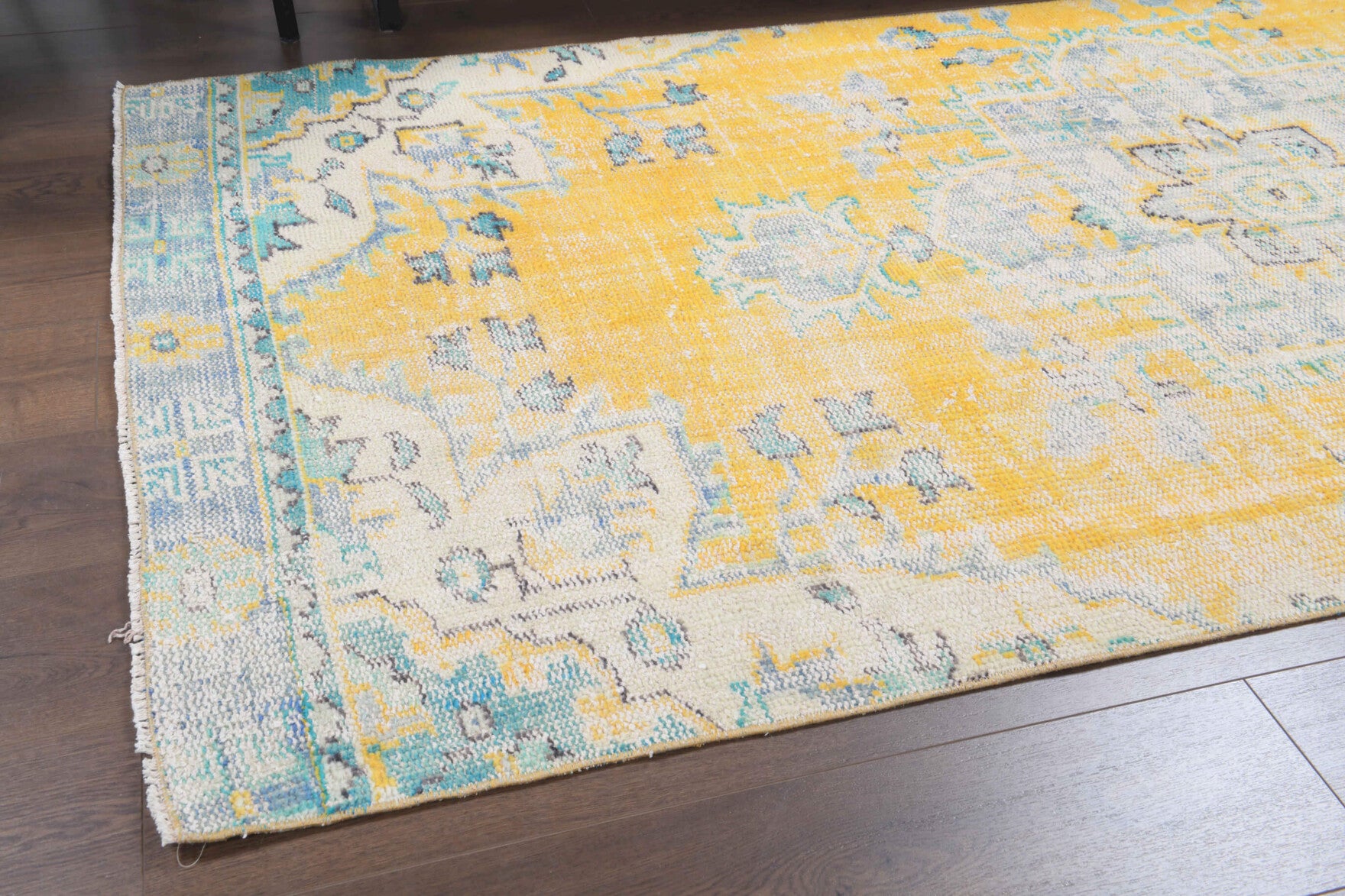 Authentic Anatolian vintage area rug (1970s) with oriental design – one-of-a-kind at Fame Rugs
