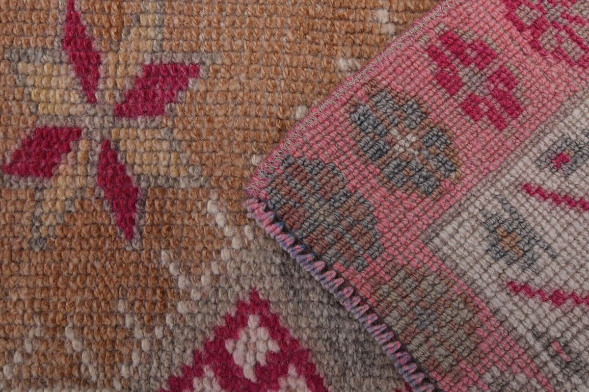 Hand-crafted Anatolian vintage runner Mujganaz in wool, 1970s