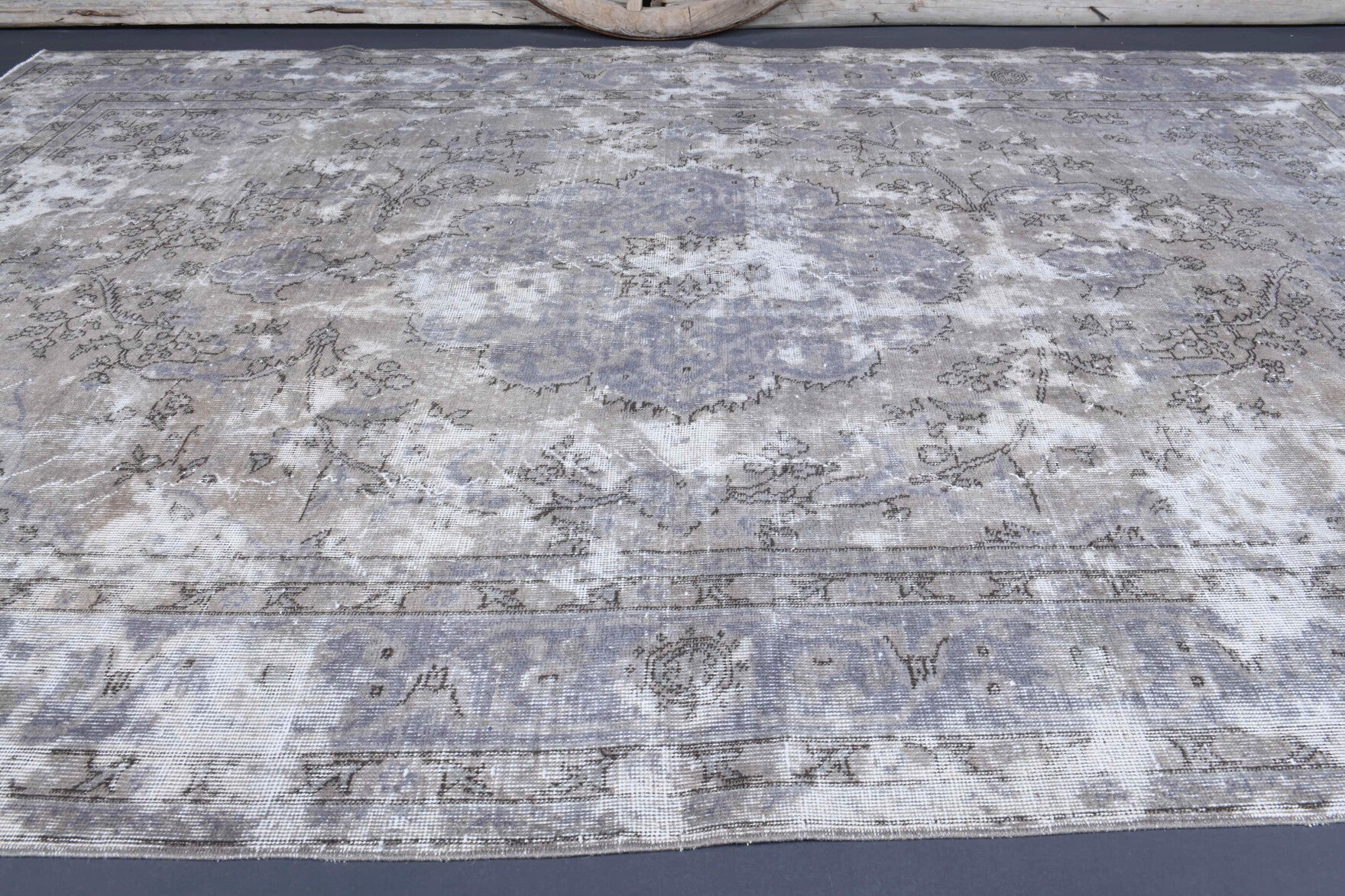Berilban rug: 1950s handmade Anatolian rug with abstract motifs and cotton backing