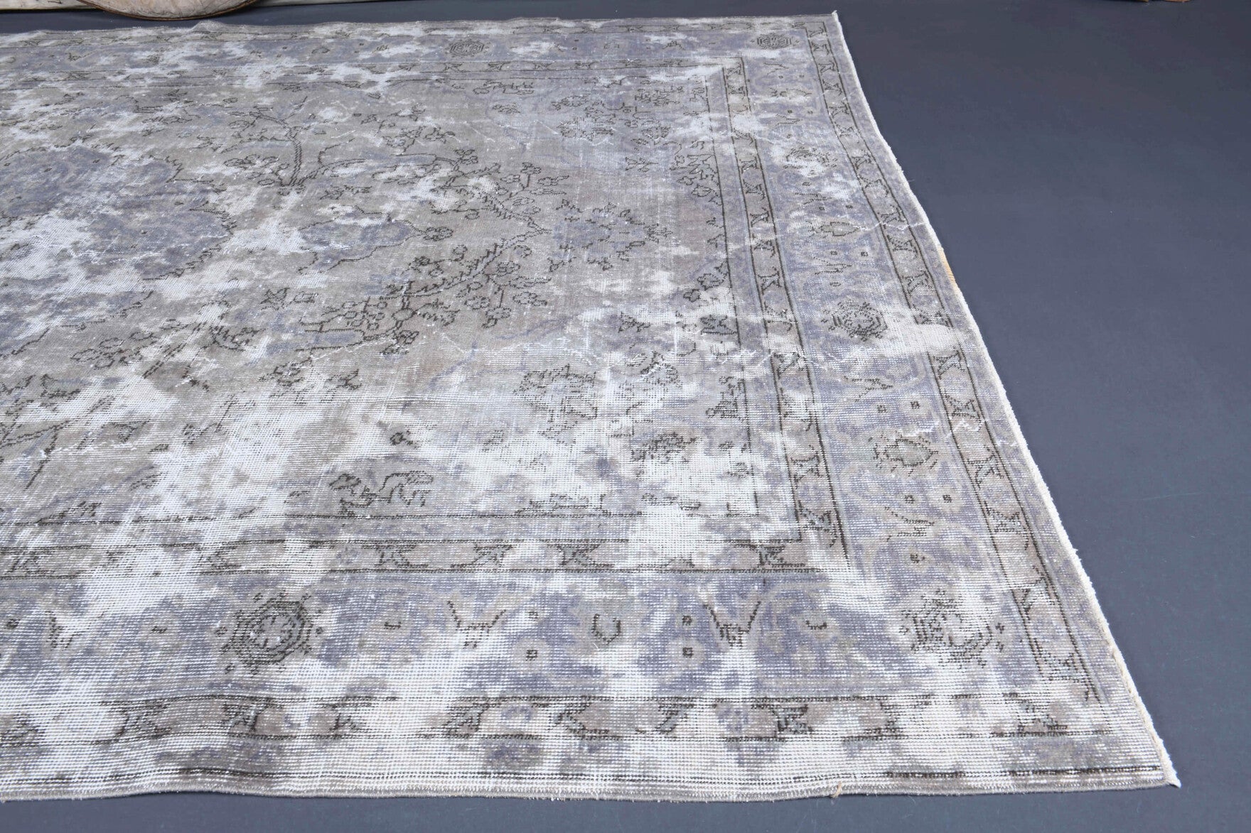 222x327 cm distressed vintage Anatolian area rug – Berilban, low pile, wool
