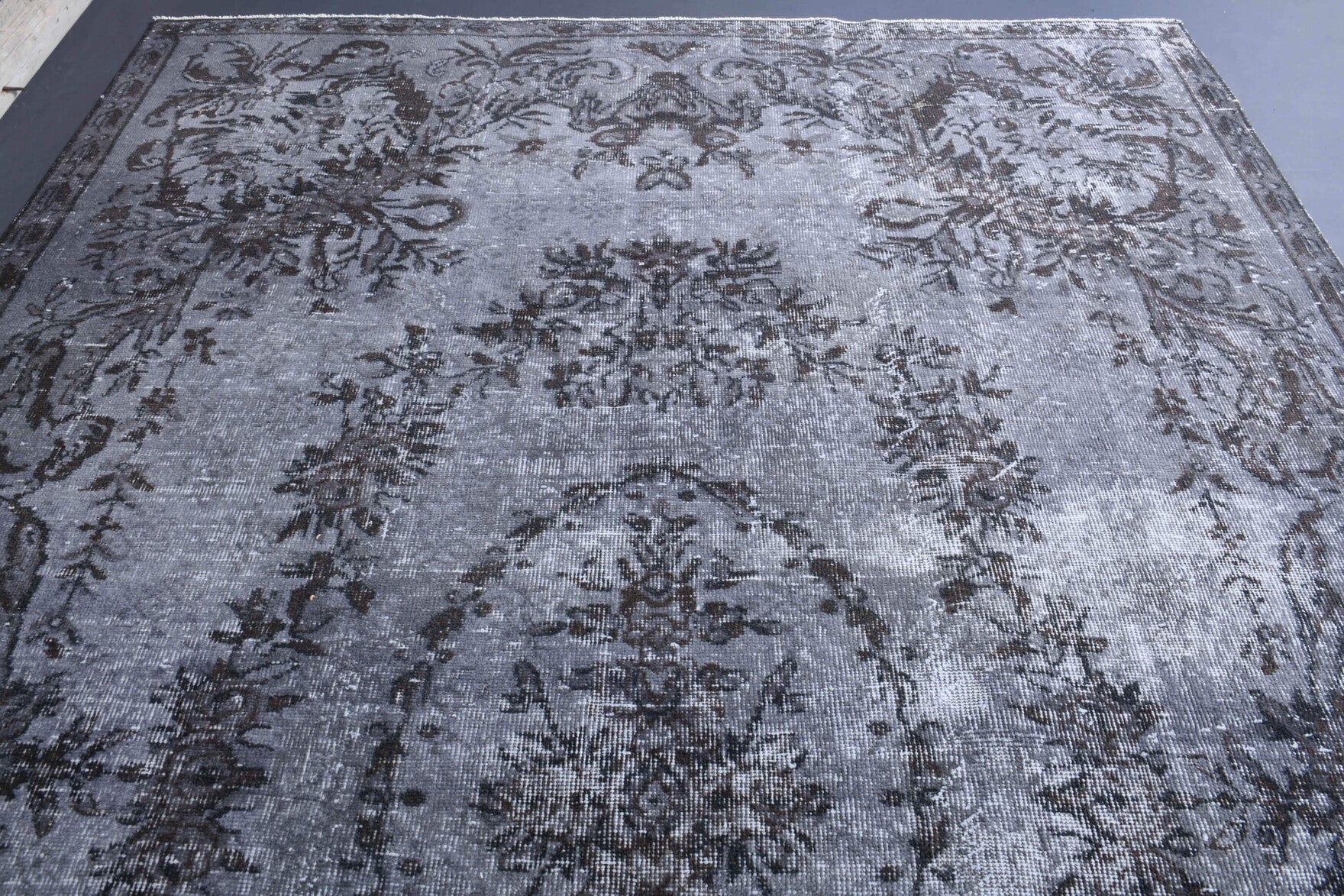 Authentic Anatolian vintage area rug (1970s) with oriental design – one-of-a-kind at Fame Rugs