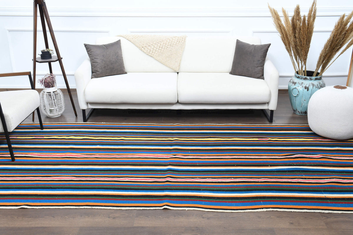Turkish Runner Rug in wool – 1960s piece from Anatolia, Turkey | Fame Rugs