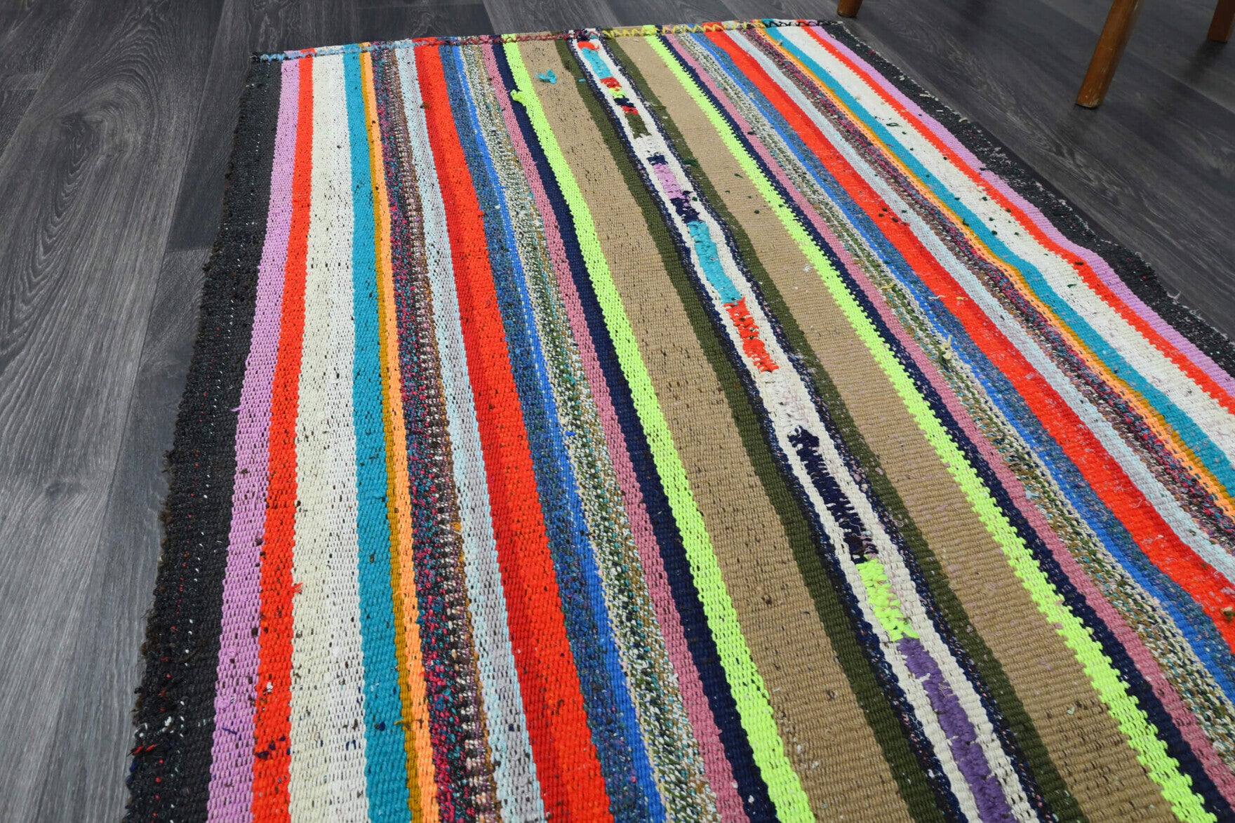 Kadifegul kilim: 1960s handwoven flatweave Anatolian kilim with striped motifs
