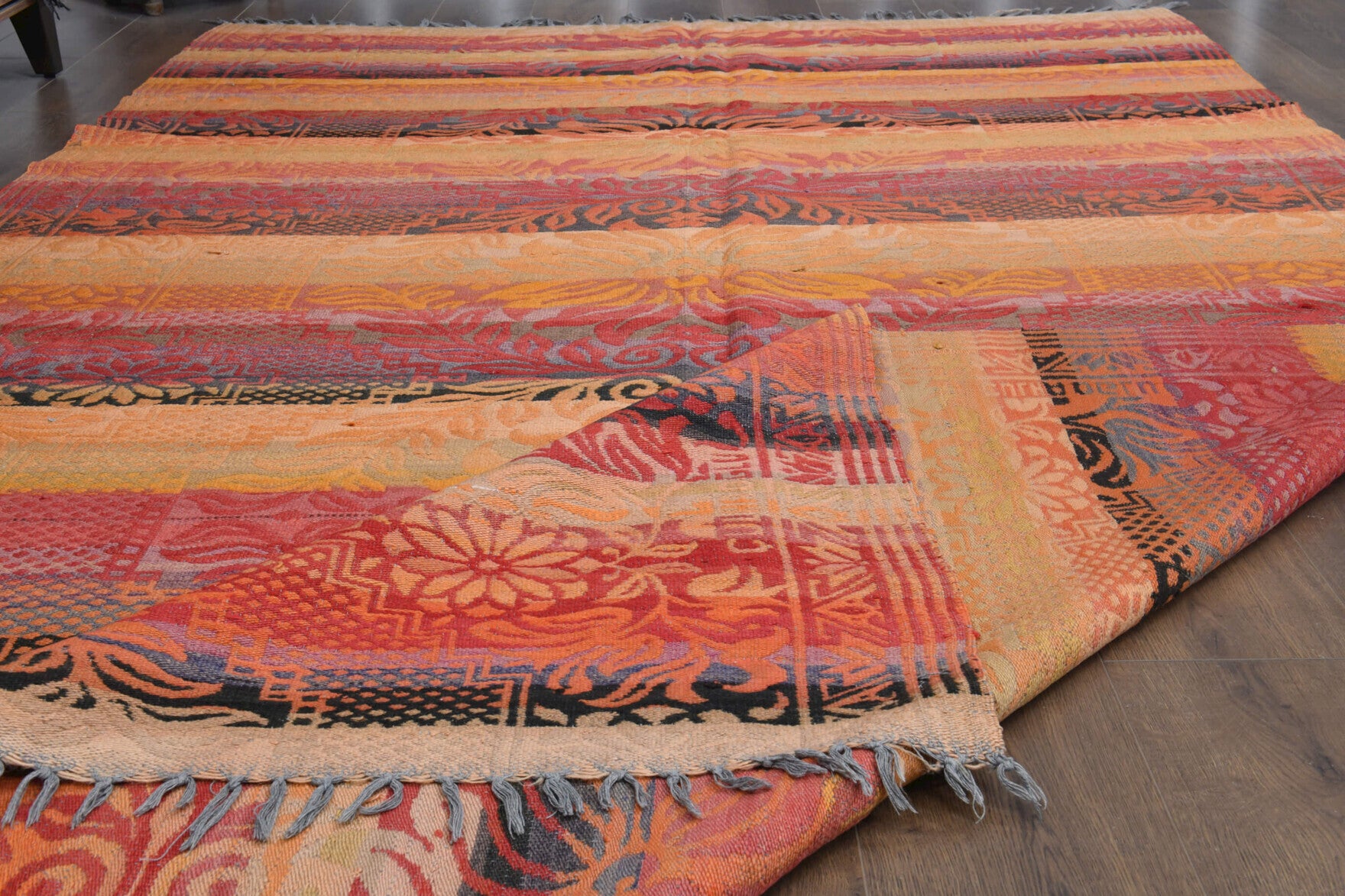 Anthodoxe kilim: 1970s handwoven flatweave Anatolian kilim with oriental motifs