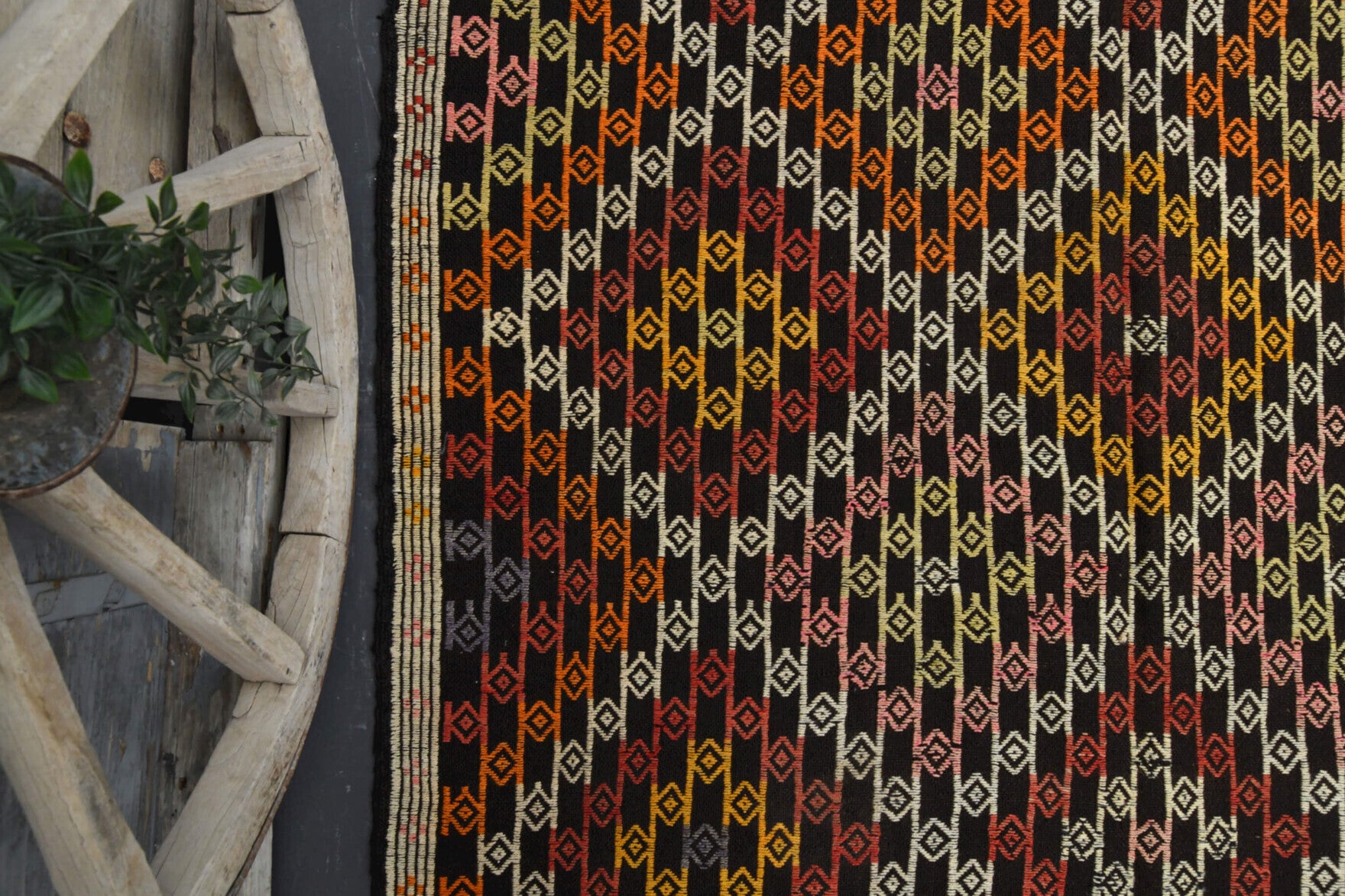 Handwoven flatweave wool kilim from Anatolia, Turkey – Area Rug Cacim Kilim 5'11" x 9'7"