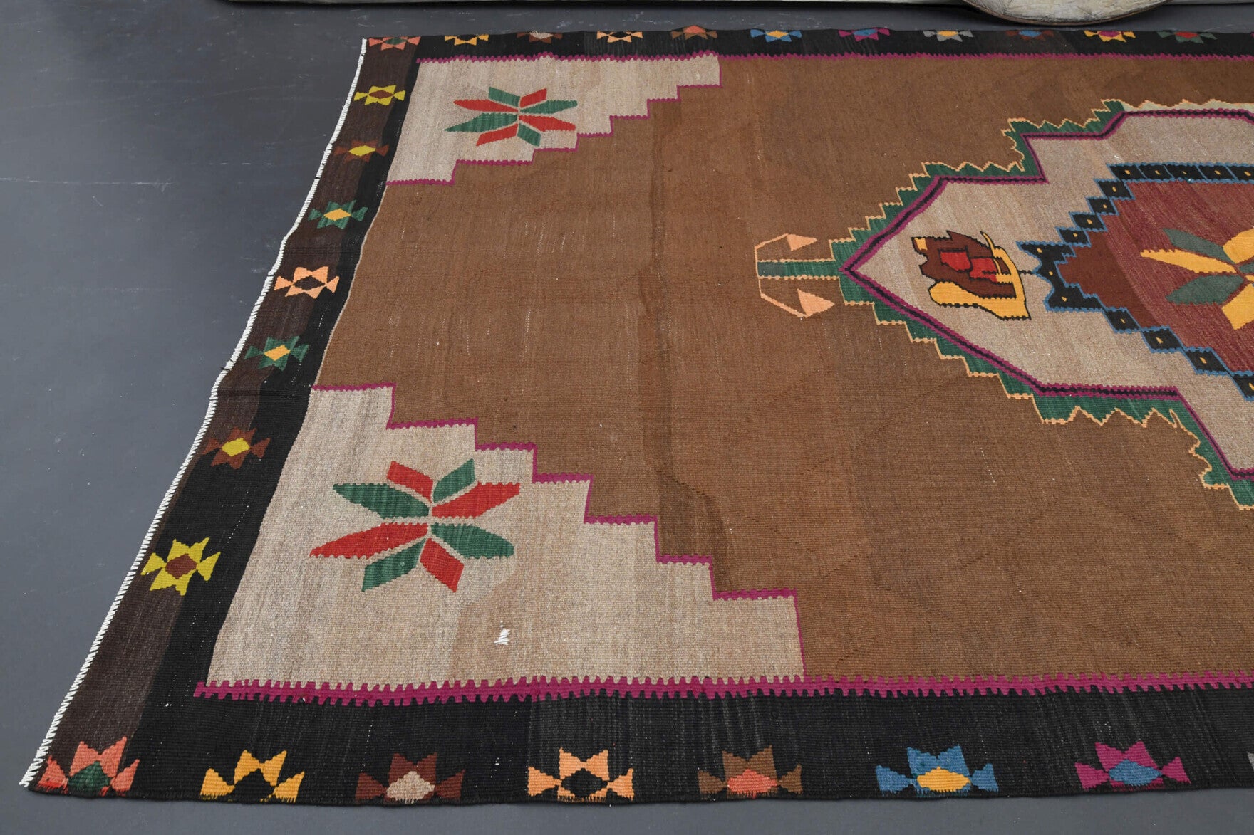 Alevcihan kilim: 1960s handwoven flatweave Anatolian kilim with oriental motifs