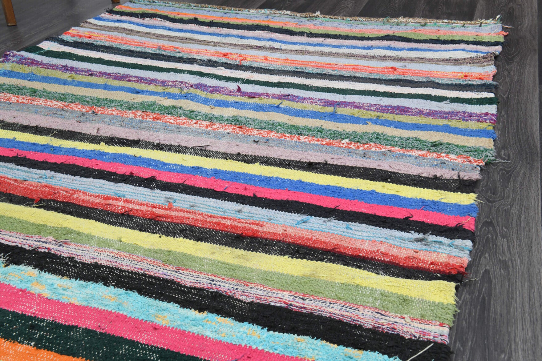 Akcaynur kilim: 1960s handwoven flatweave Anatolian kilim with oriental motifs