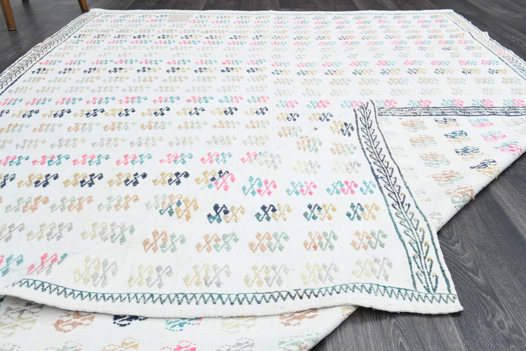 Hand-crafted Anatolian vintage kilim Aigai in wool, 1960s