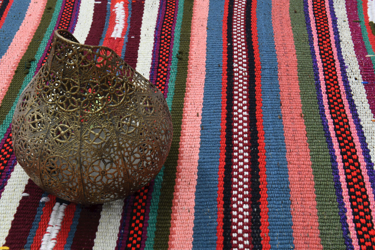 Flatweave Turkish Vintage Area Rug in wool – 1960s piece from Anatolia, Turkey | Fame Rugs