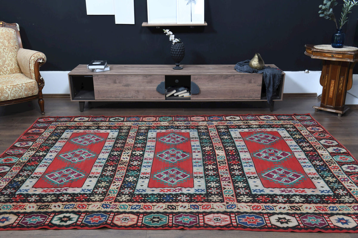 Authentic Anatolian vintage kilim rug (1960s) with oriental design – one-of-a-kind at Fame Rugs