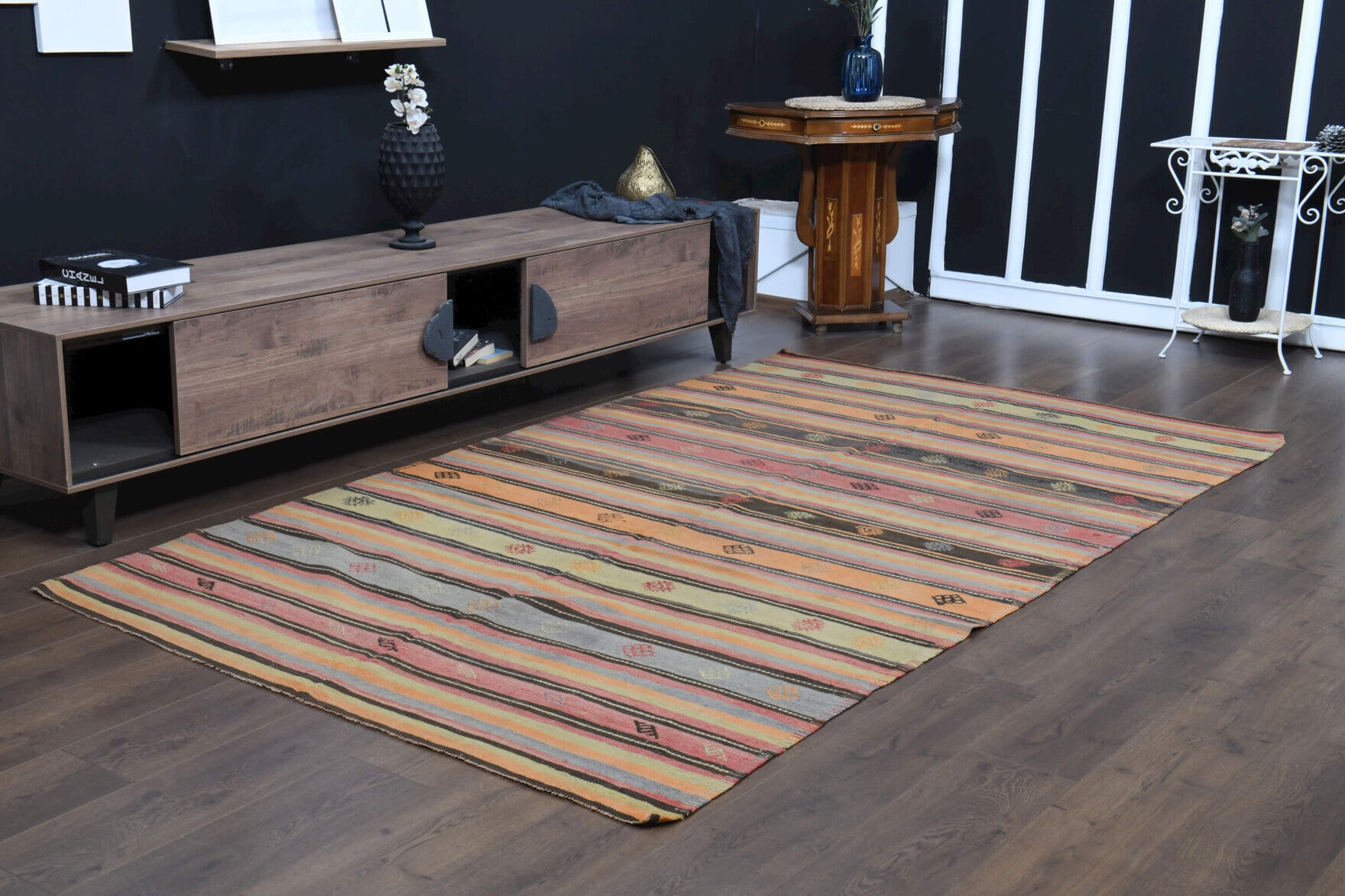 Authentic Anatolian vintage kilim rug (1960s) with oriental design – one-of-a-kind at Fame Rugs