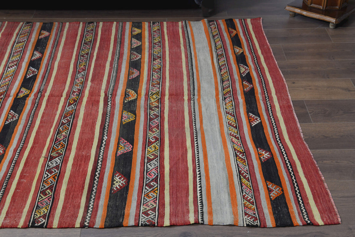 Aglaogena – vintage oriental kilim for living room or bedroom, 5'7" x 9'11" (170x302 cm)