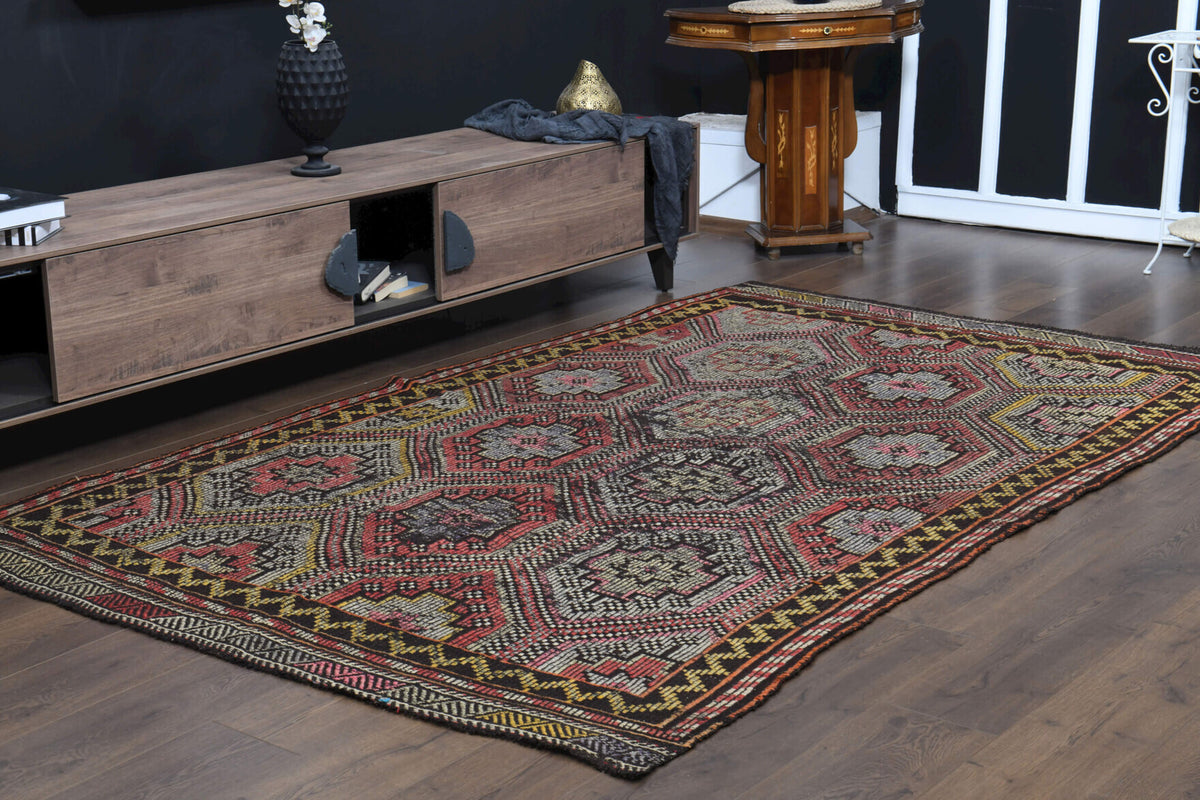 Authentic Anatolian vintage kilim rug (1960s) with oriental design – one-of-a-kind at Fame Rugs