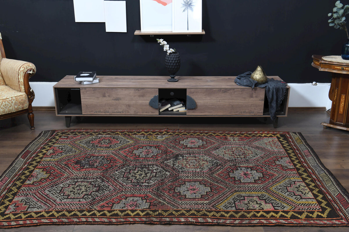 Handwoven flatweave wool kilim from Anatolia, Turkey – Vintage Turkish Cacim Kilim Rug 5'7" x 8'11"