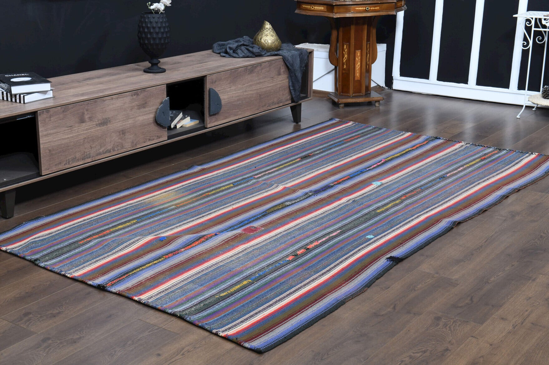 Semaisik kilim: 1960s handwoven flatweave Anatolian kilim with striped motifs