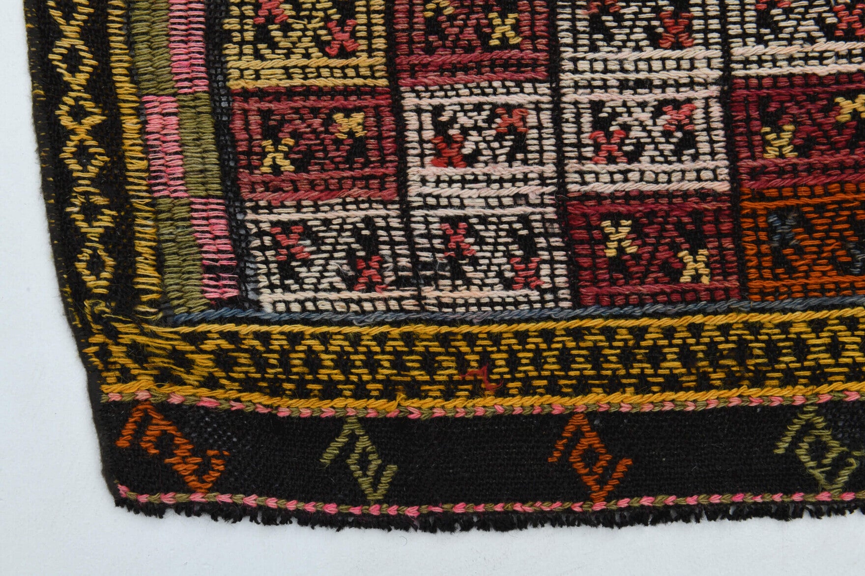 One-of-a-kind 1960s Anatolian vintage kilim rug in wool, 5'9" x 9'1"