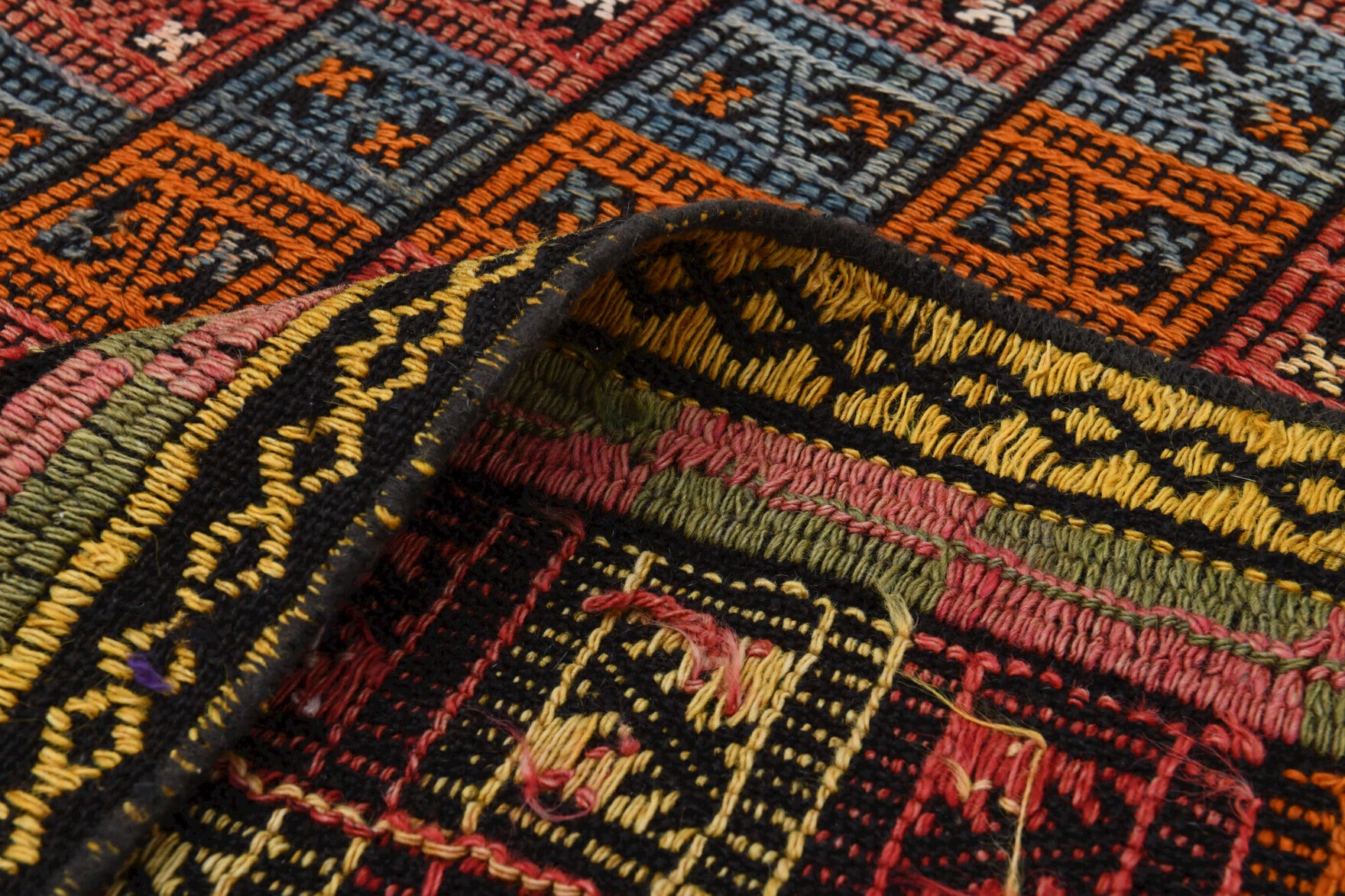 Handwoven flatweave wool kilim from Anatolia, Turkey – Turkish Vintage Area Kilim Rug 5'9" x 9'1"