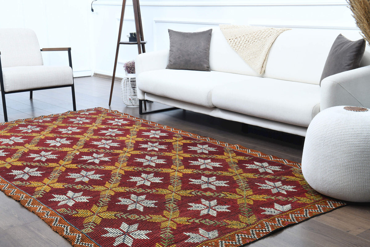Handwoven flatweave wool kilim from Anatolia, Turkey – Turkish Vintage Area Rug 5'6" x 9'10"