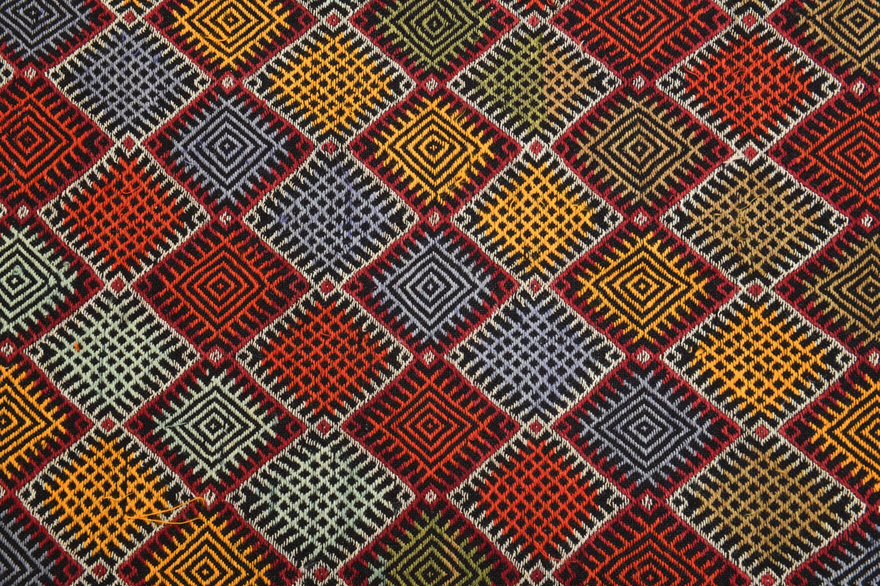 Handwoven flatweave wool kilim from Anatolia, Turkey – Turkish Vintage Area Rug 4'10" x 9'5"