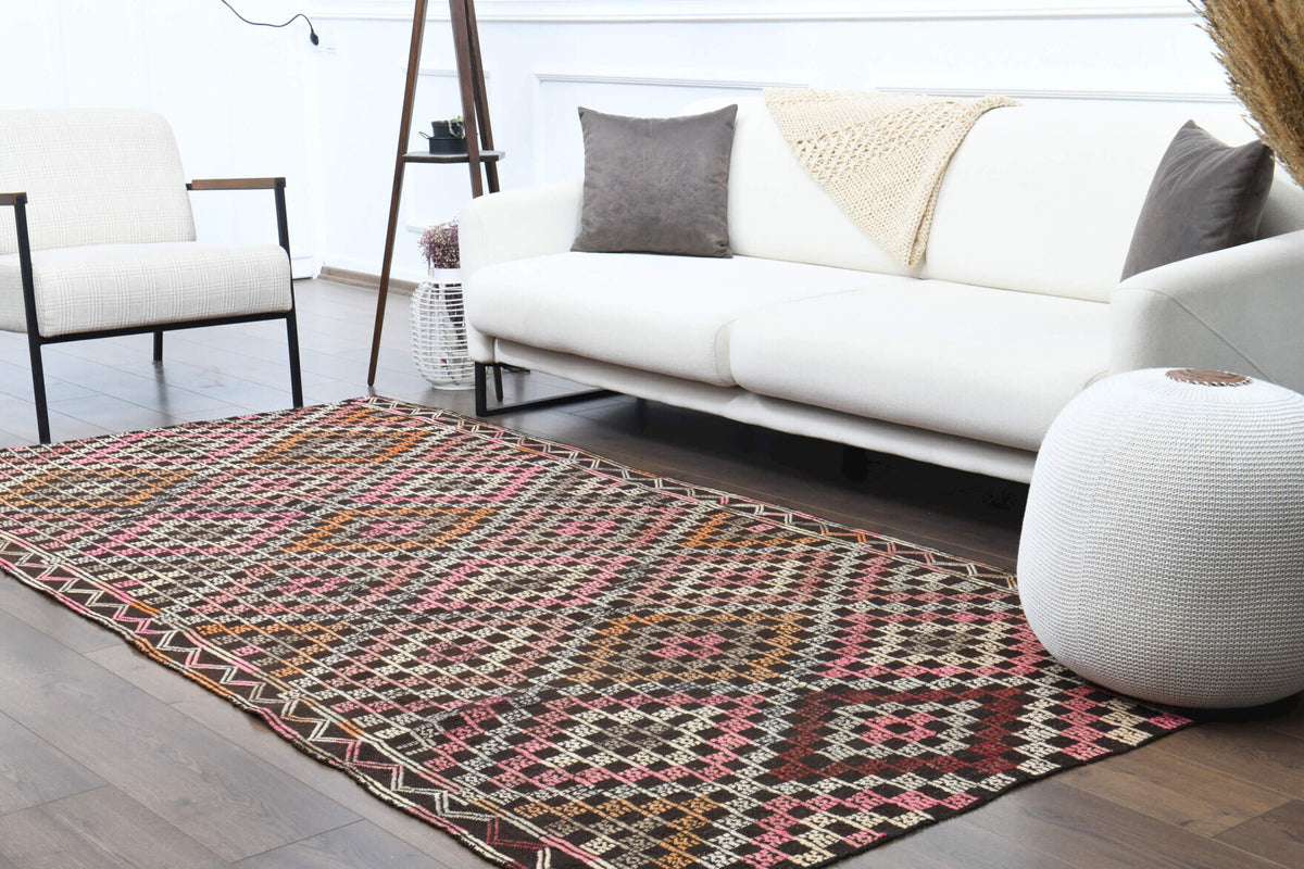 Handwoven flatweave wool kilim from Anatolia, Turkey – Turkish Vintage Area Rug 4'7" x 9'6"