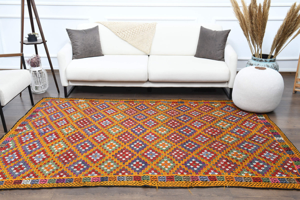 Handwoven flatweave wool kilim from Anatolia, Turkey – Turkish Vintage Area Rug 5'10" x 8'5"