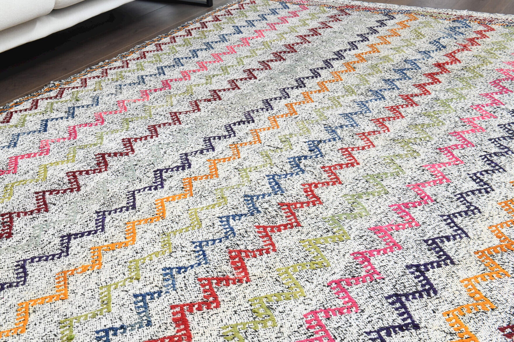Ouranopheme kilim: 1960s handwoven flatweave Anatolian kilim with zig-zag motifs