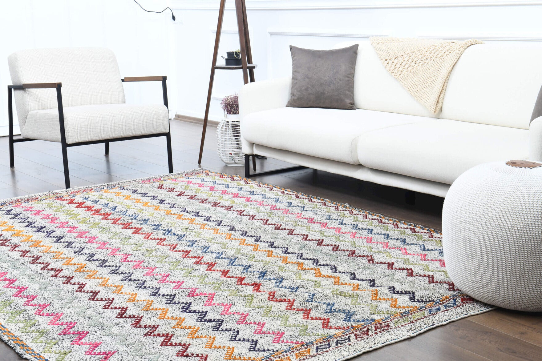 Authentic Anatolian vintage kilim rug (1960s) with zig-zag design – one-of-a-kind at Fame Rugs