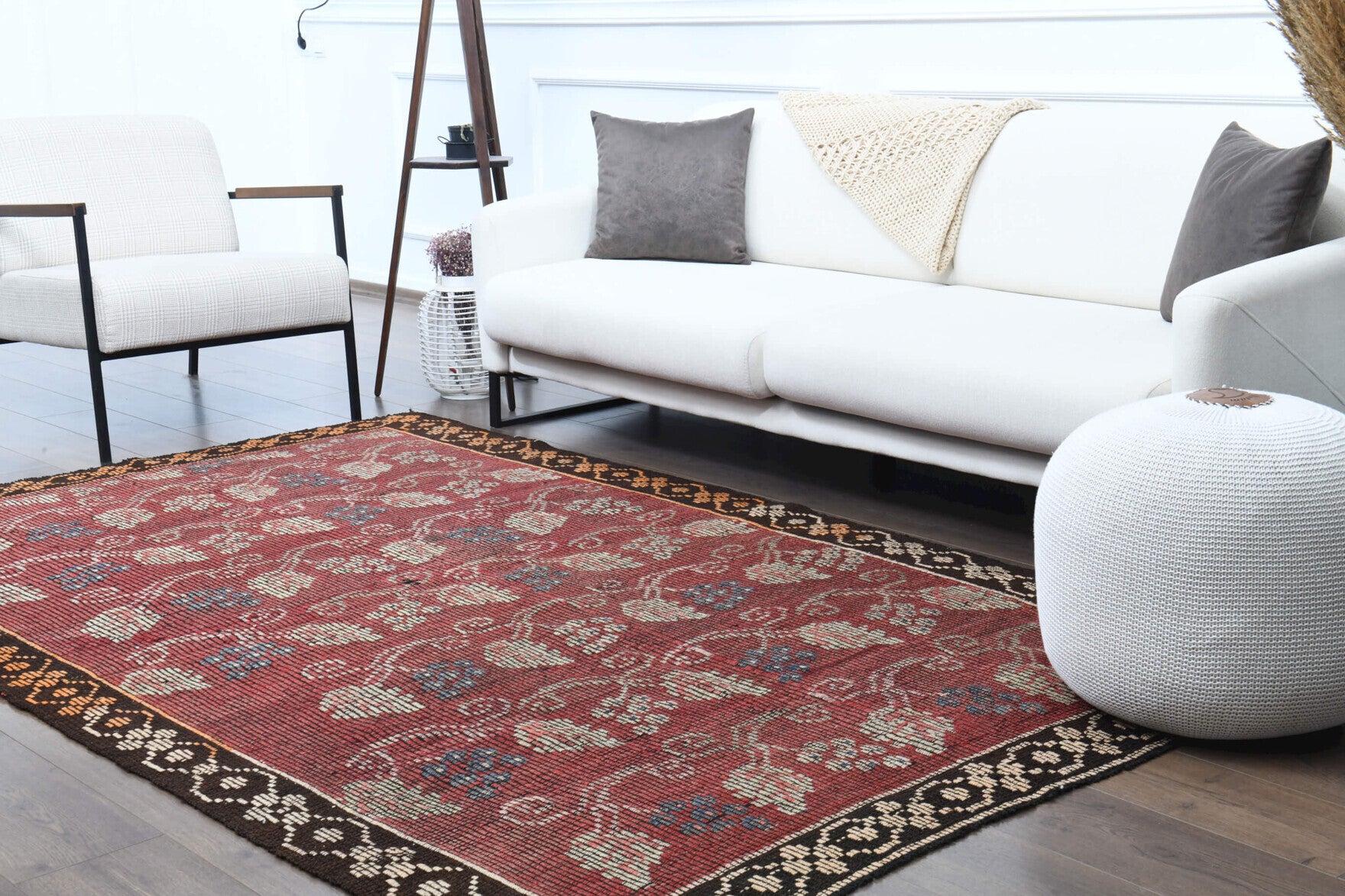 Handwoven flatweave wool kilim from Anatolia, Turkey – Turkish Vintage Area Kilim Rug 5'4" x 8'8"