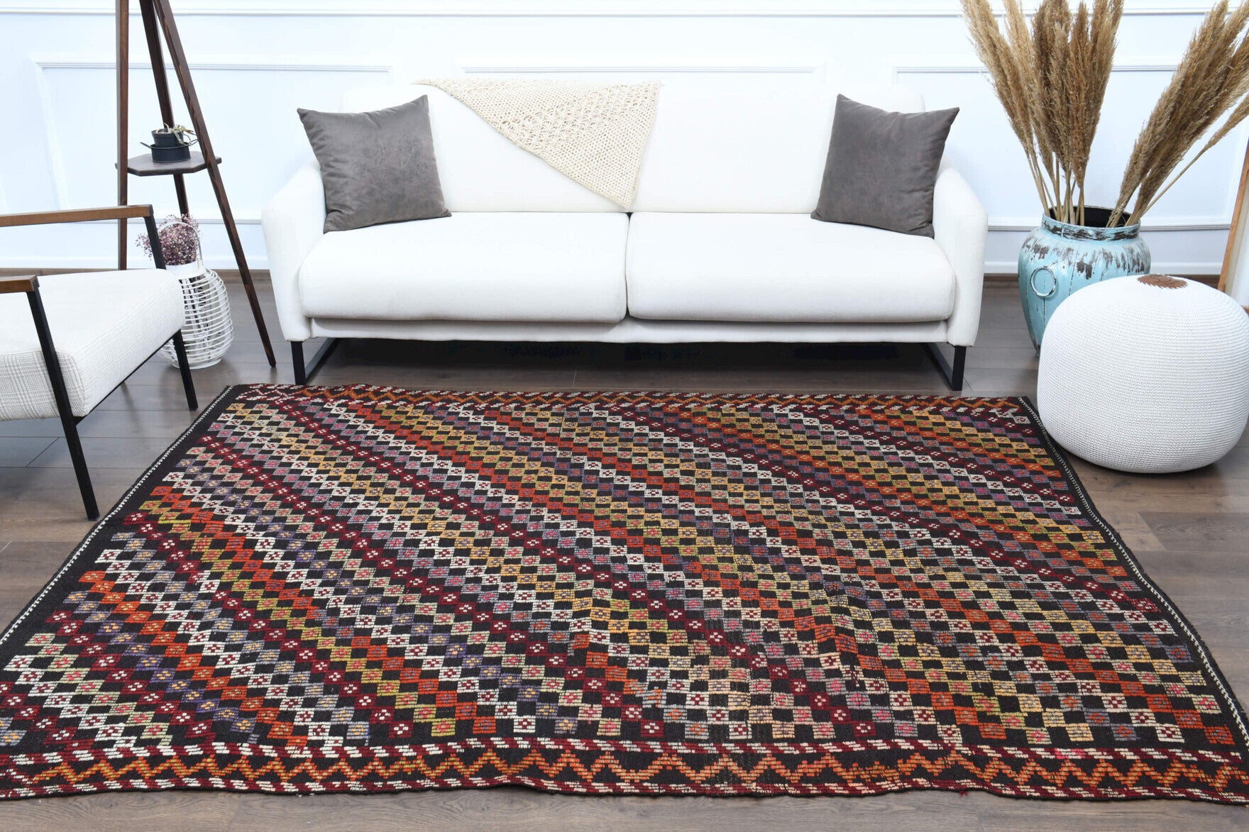 Handwoven flatweave wool kilim from Anatolia, Turkey – Turkish Vintage Area Kilim Rug 6' x 9'6"