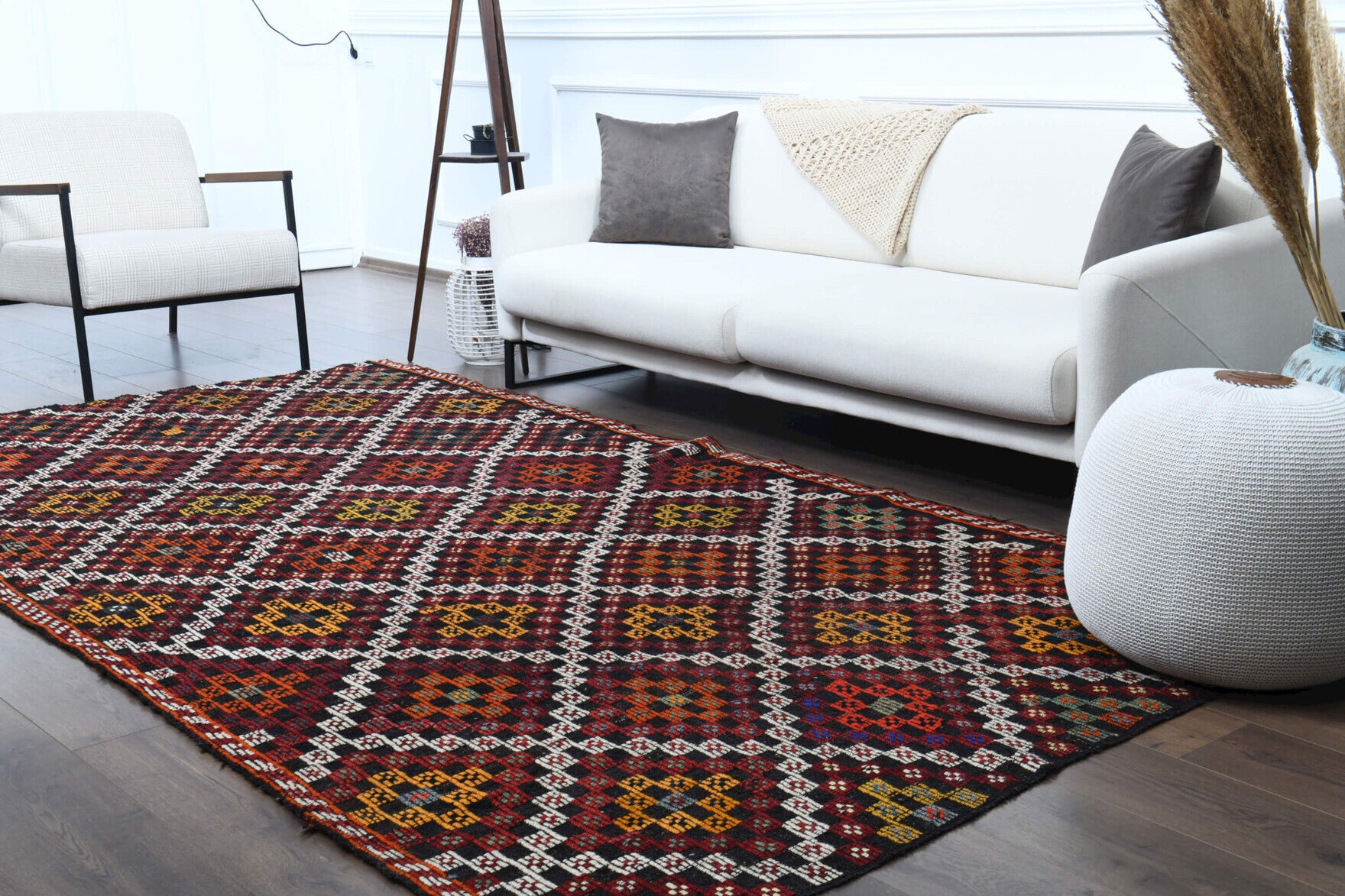 Handwoven flatweave wool kilim from Anatolia, Turkey – Turkish Vintage Area Kilim Rug 5'9" x 10'6"