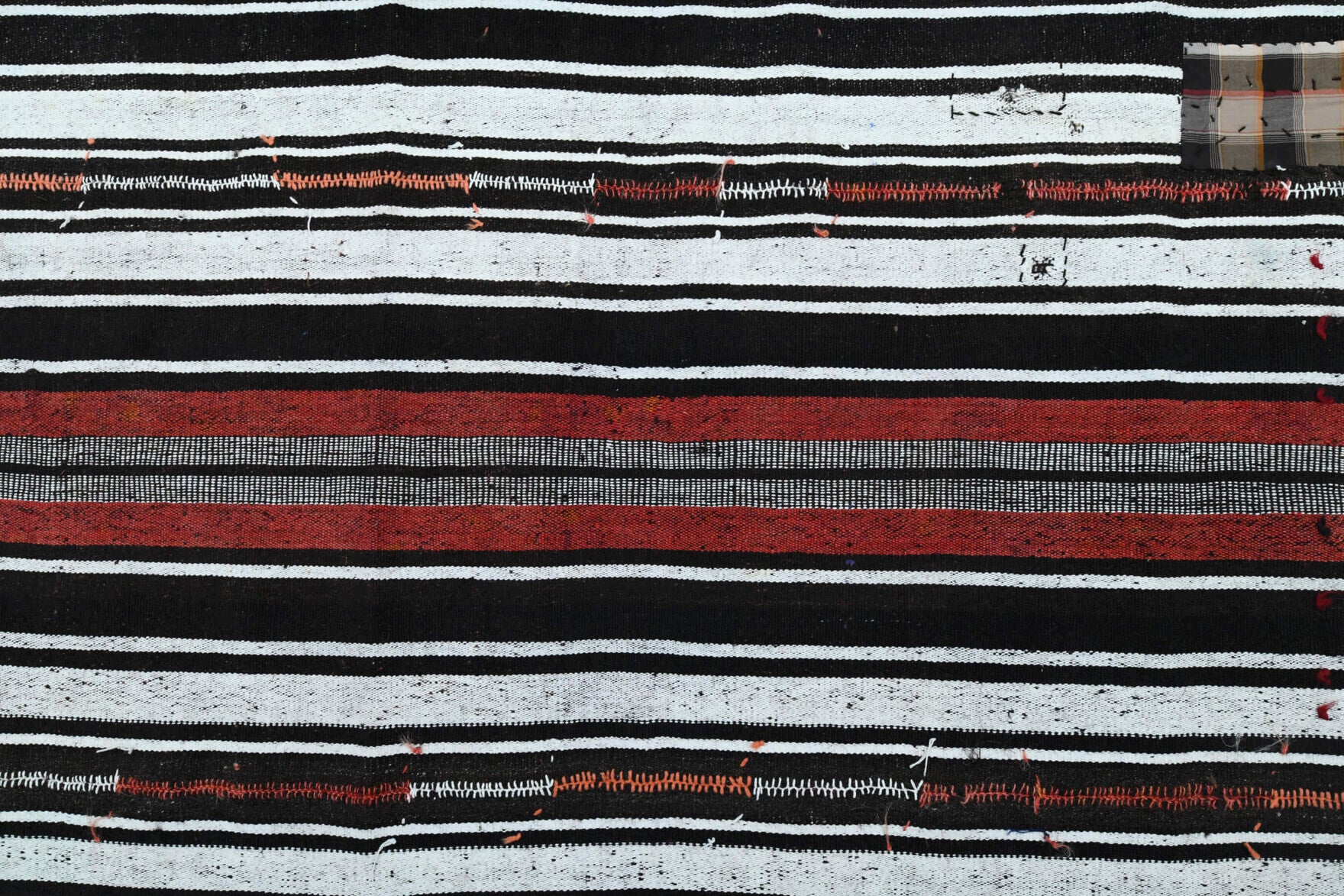 Suzandeniz kilim: 1960s handwoven flatweave Anatolian kilim with striped motifs