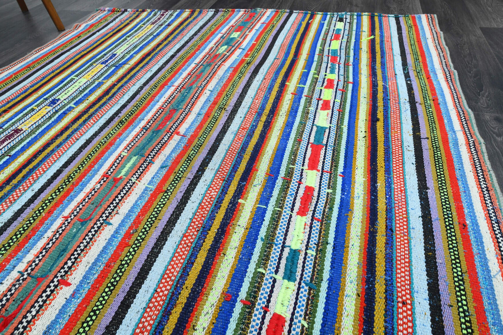 Serinpezir kilim: 1960s handwoven flatweave Anatolian kilim with striped motifs