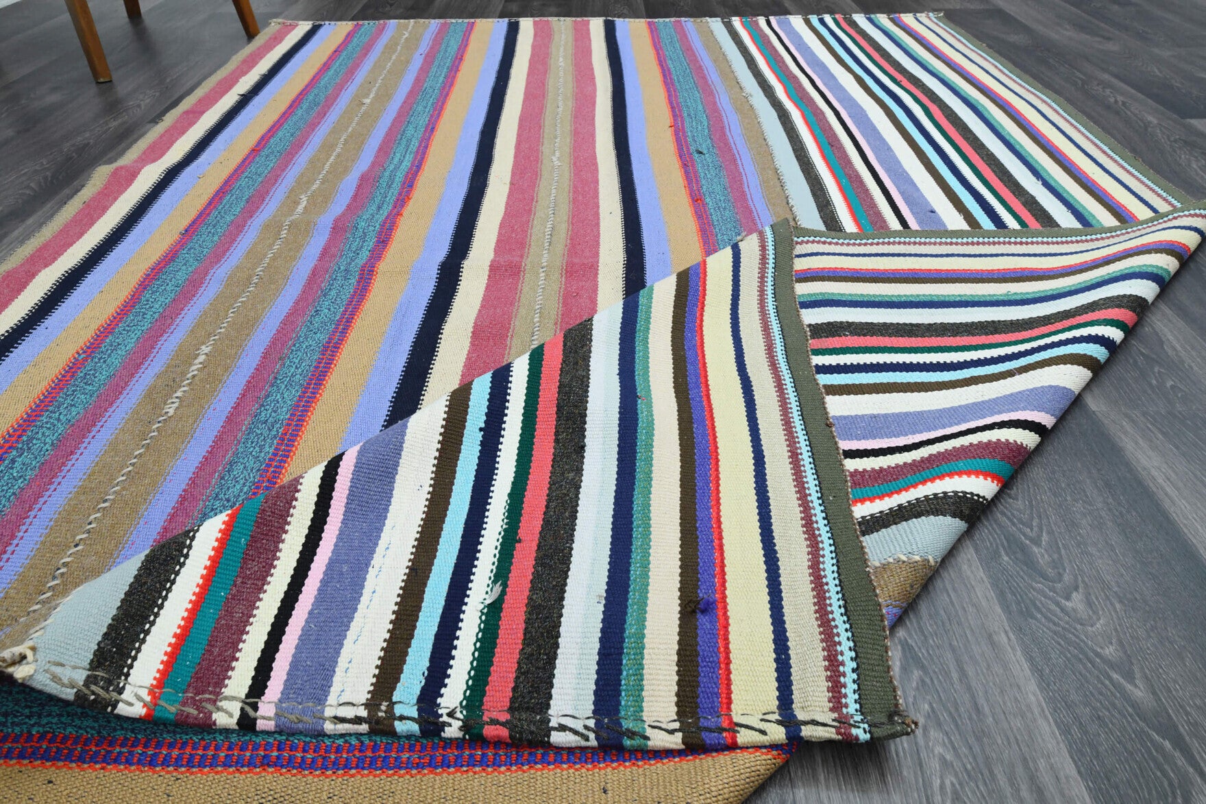 Handwoven flatweave wool kilim from Anatolia, Turkey – Turkish Vintage Area Kilim Rug 5'10" x 9'1"