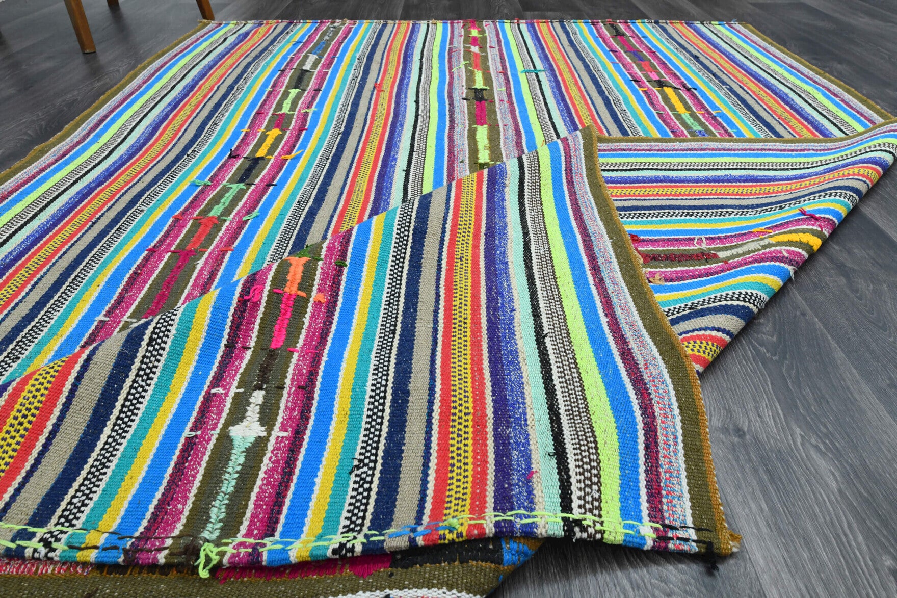Authentic Anatolian vintage kilim rug (1960s) with striped design – one-of-a-kind at Fame Rugs