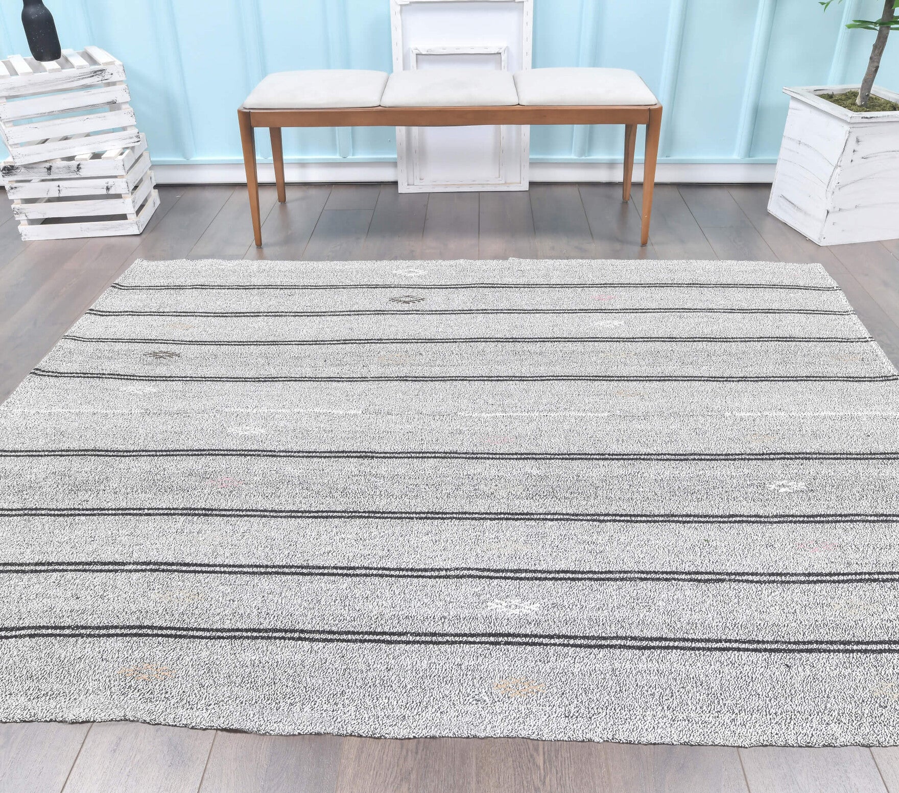 Kadifekusa – vintage kilim for living room or bedroom, 5'8" x 7'3" (172x220 cm)