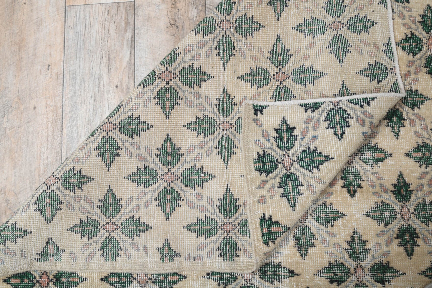 122x198 cm vintage Anatolian area rug – Findiknur, low pile, wool
