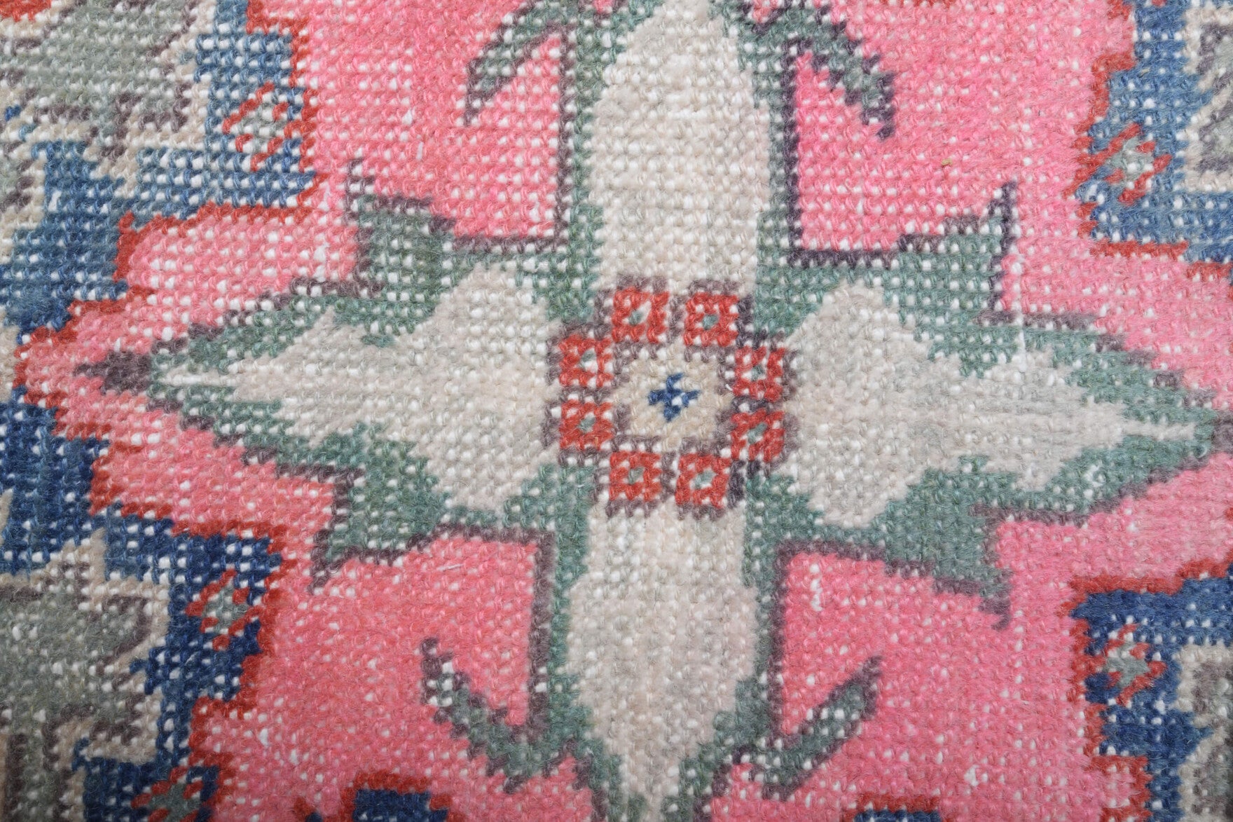 Esensu rug: 1970s handmade Anatolian rug with oriental motifs and cotton backing