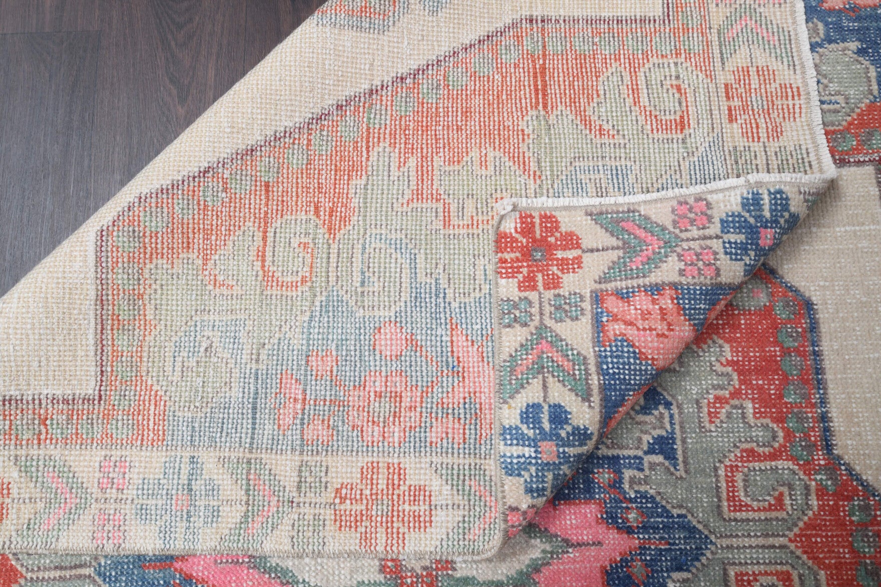 130x221 cm vintage Anatolian area rug – Esensu, low pile, wool