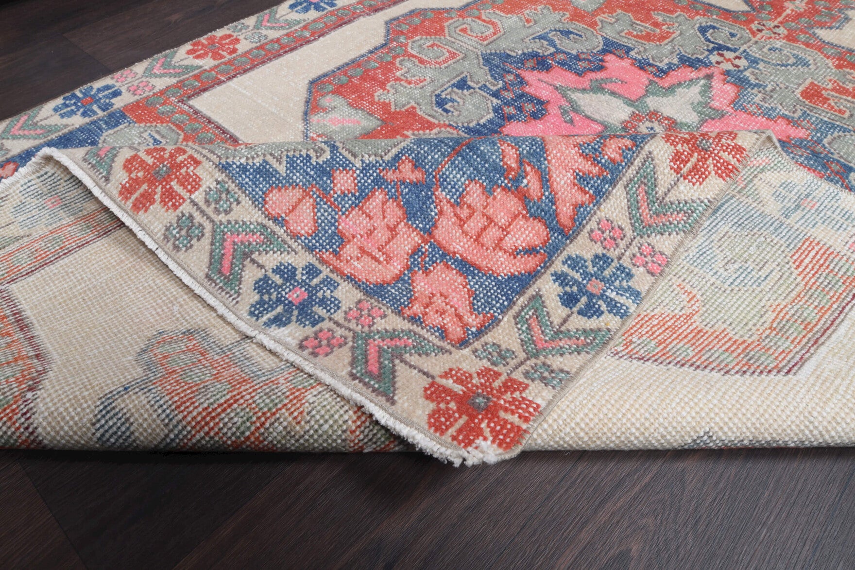 Authentic Anatolian vintage area rug (1970s) with oriental design – one-of-a-kind at Fame Rugs