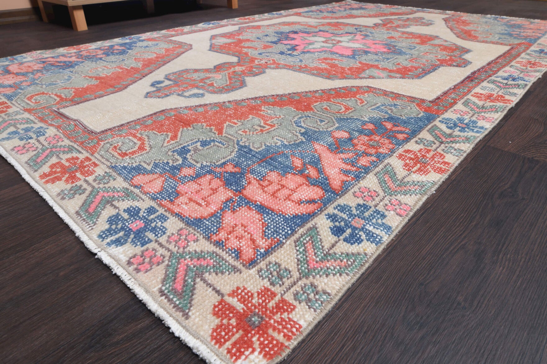 Handmade wool rug from Anatolia, Turkey – Vintage Area Rug 4'3" x 7'3"