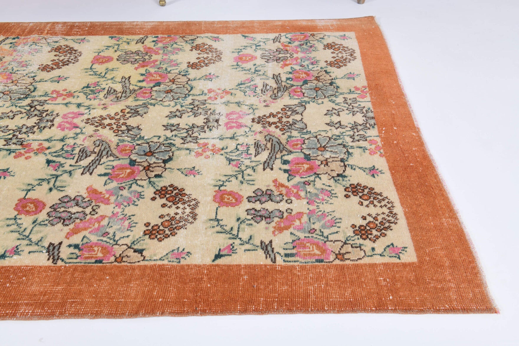 Kelebekhayat rug: 1970s handmade Anatolian rug with floral motifs and cotton backing