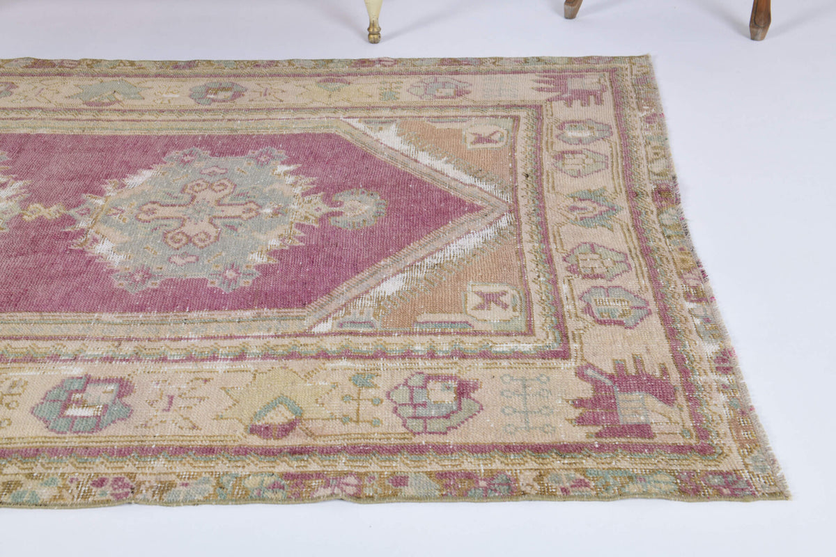 Kehribargonca rug: 1970s handmade Anatolian rug with oriental motifs and cotton backing